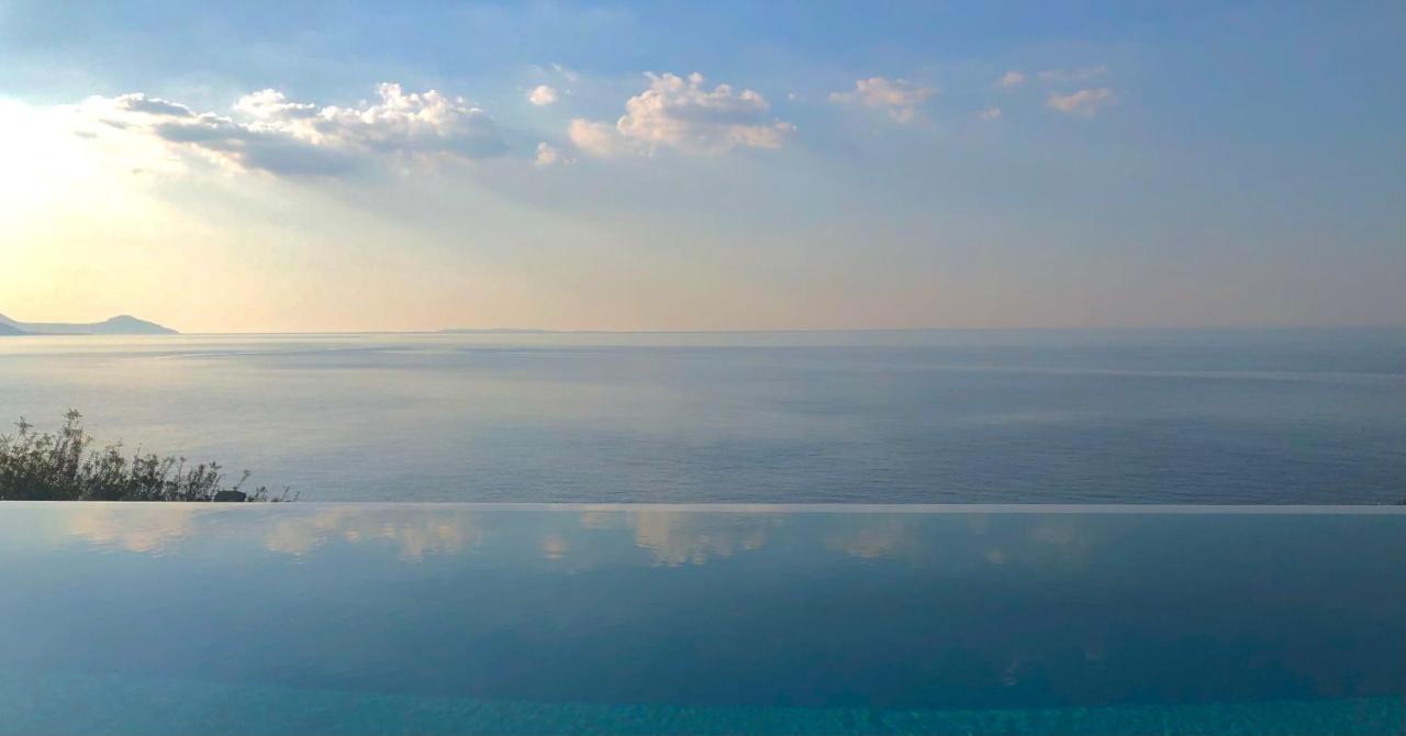 Kuro Beach House - Oceanfront Luxury & 25M Pool Achlia Екстериор снимка