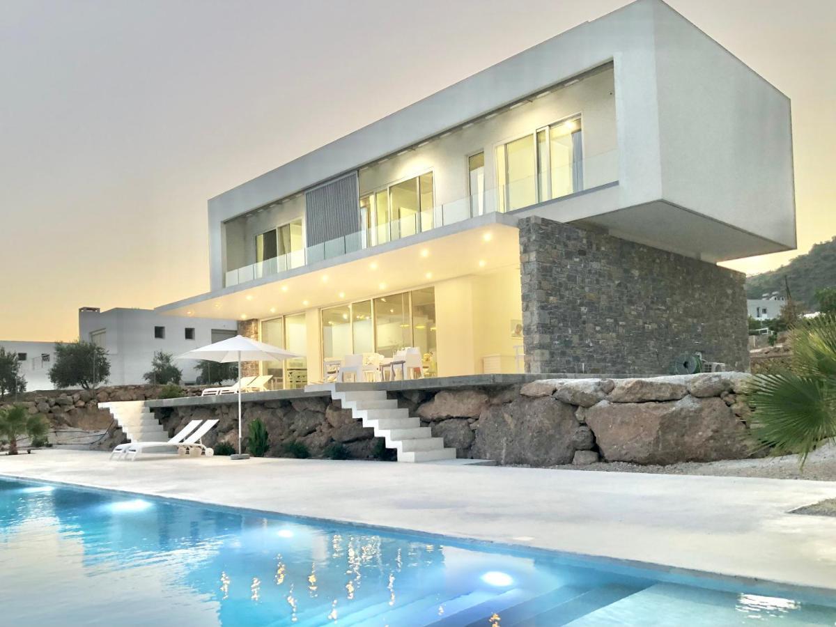 Kuro Beach House - Oceanfront Luxury & 25M Pool Achlia Екстериор снимка