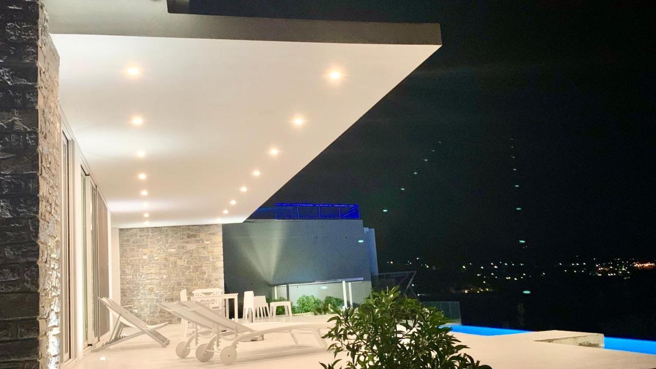 Kuro Beach House - Oceanfront Luxury & 25M Pool Achlia Екстериор снимка